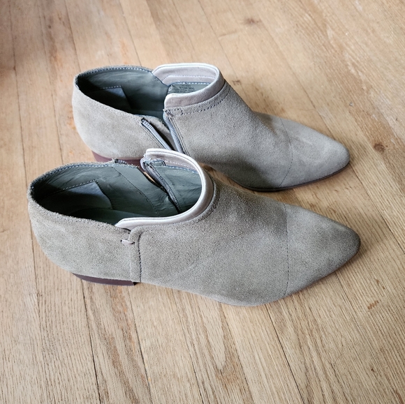 Vince Camuto Size 9 1/2 Jody Ankle Boot - Picture 2 of 9